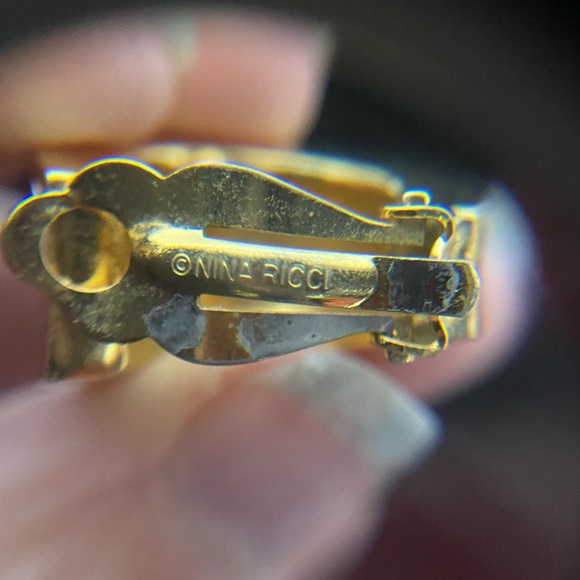 Nini Ricci Gold Tone, Thick Clip-On Hoop Earrings - Picture 2 of 7